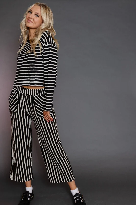 Weekend Deal Alma Pant in Black/White